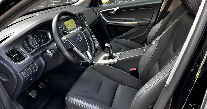 Volvo V60 cena 48500 przebieg: 178000, rok produkcji 2015 z Katowice małe 667